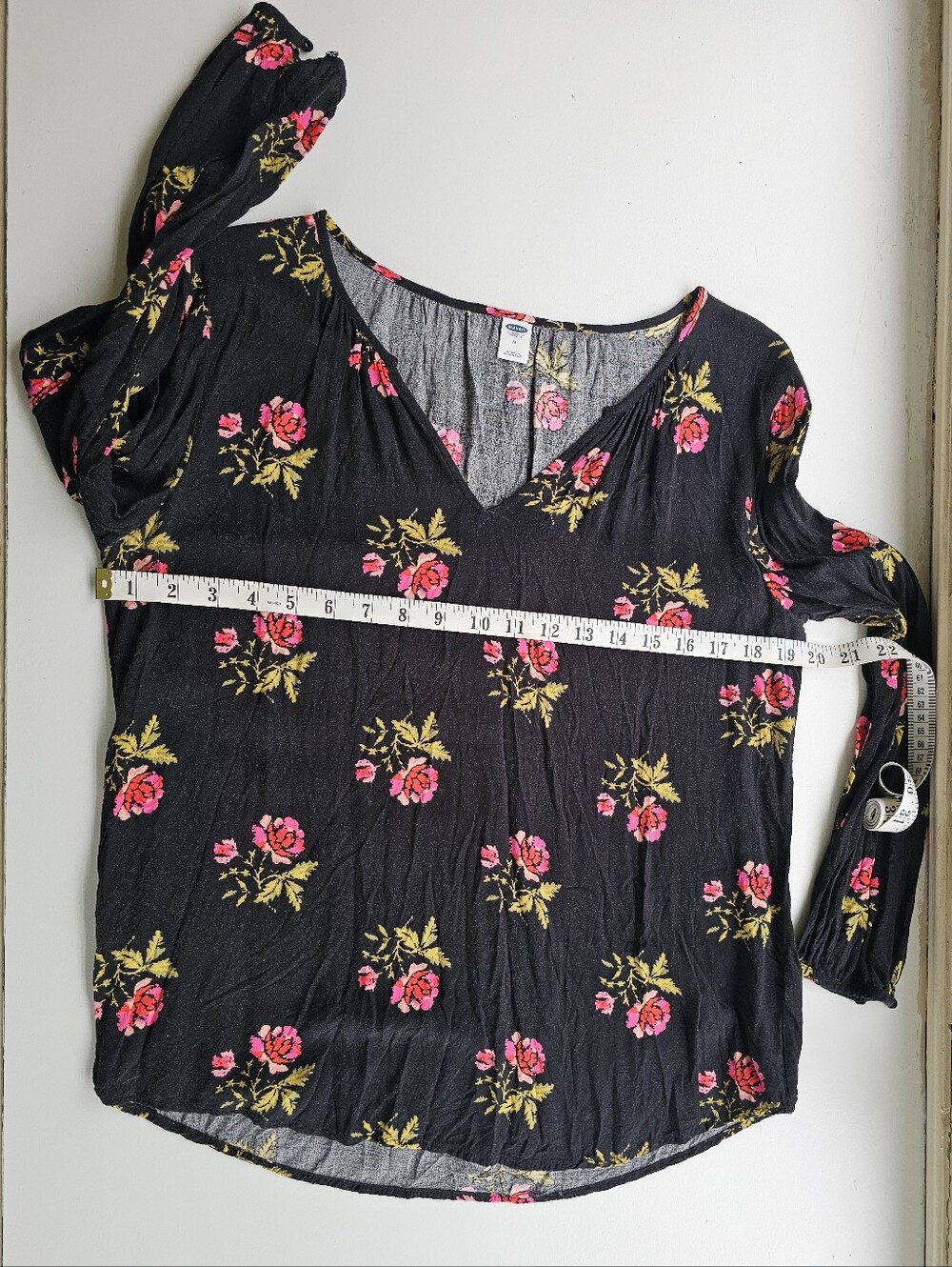Old Navy Black Floral V-Neck Blouse with Pink Roses - Women's Size Medium - Picture 4 of 11